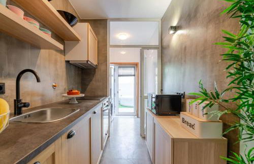 HostWise – Modern Flat w/ Terrace | Near the Beach - Photo 16