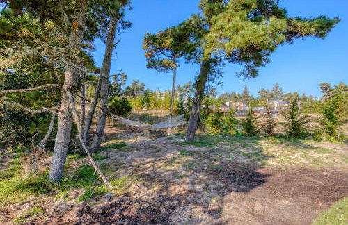 Gearhart Getaway - Gated Community Home w/ Hot Tub, Walk to Beach - Foto 48