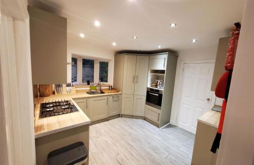 5 bedroom, recently renovated house close to Hastings Beach - Foto 14