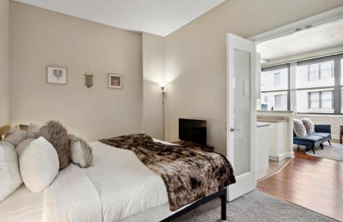 Sleeps 4! 2BR, Gym, Paid Parking, Close to Major Attractions - Foto 69