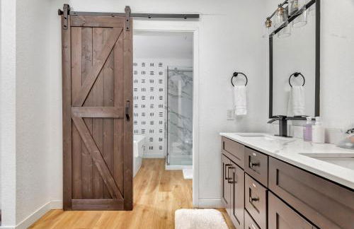 Modern Family Home w/Pool and Hot Tub - Foto 22