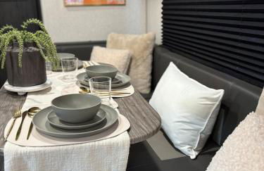 Modern Luxury RV Retreat, Your Cozy Tiny Home - Foto 24