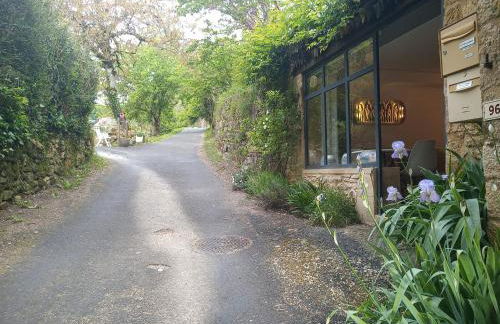 CHAMBRE du SABOTIER - Studio troglodytique - A 100 m Baignade en rivière - Location de Canoë - Circuits cyclo - Aire de pique-nique - 3 restaurants - Foto 16