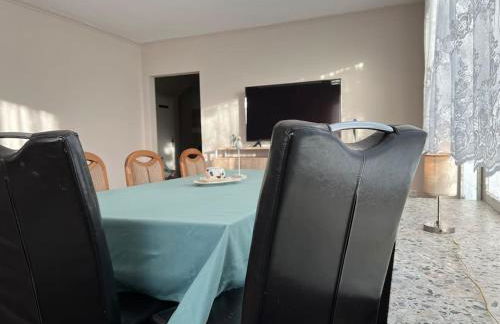 Geräumiges Haus mit viel Platz, Garten und den Parkplätzen - Foto 8