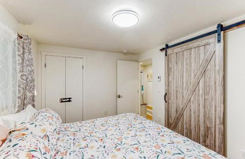 2 Mi to Campus! Family Home with Game Room in Eugene - Photo 11