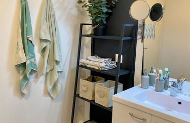 NOUVEAU - Jungle Montpeul - Clim - Wifi fibre - Netflix - 5' du centre et gare - Parking - Loggia - 15' des plages - Foto 13