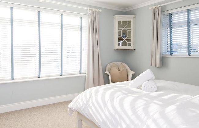 4BR Beach House Sleeps 10 - 5 Mins Walk to the Sea - Foto 21