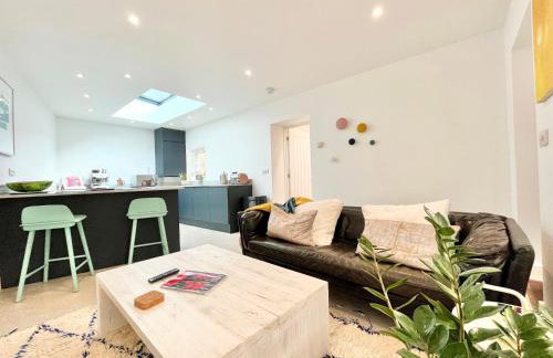 Tropical Gardens 1 bed cottage Central Newlyn - Photo 17