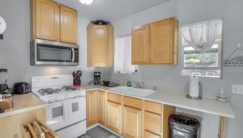 2 Mi to Dtwn Atascadero! Cozy Cottage with Yard - Foto 3