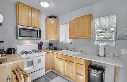 2 Mi to Dtwn Atascadero! Cozy Cottage with Yard - Foto 3