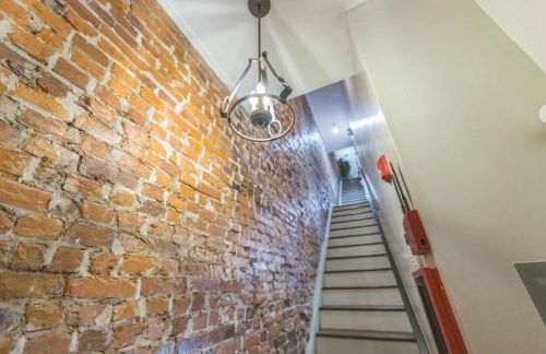 Bi-Level 2BR w Rooftop - Sleeps 12 - 10 min to DT - Foto 26