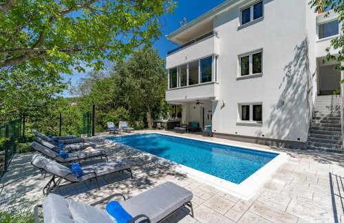 Villa Zara with 32 sqm heated Pool, Jacuzzi, Billiard, Tennis table, 8pax - Photo 9
