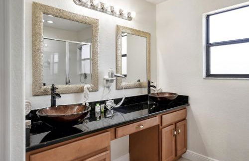 Spacious 4BR Home Perfect for Families - Foto 21