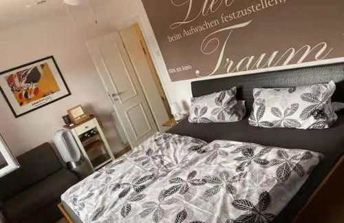 Möblierte Wohnung mit Balkon - Foto 2