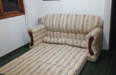 Casa com piscina para até 6 pessoas com duas camas de casal e sofá-cama casal - Foto 27