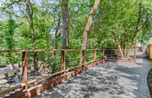 Relaxing River Retreat Near Moms Beach with Patio - Foto 38