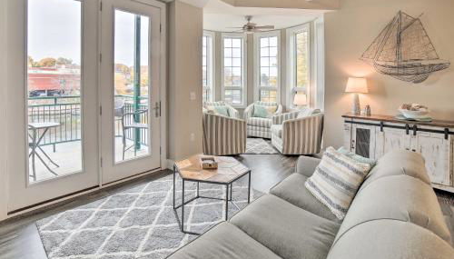 Luxe Manistee Condo with Balcony and River Views! - Foto 5