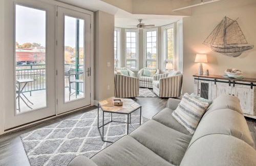 Luxe Manistee Condo with Balcony and River Views! - Foto 5