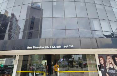 EDIFÍCIO ESSENCIALE PREMIER, 34º ANDAR, VAZADO, DE FRENTE A ENTRADA DO FLAMBOYANT SHOPPING, COM ESTACIONAMENTO GRÁTIS, COZINHA, FECHADURA ELETRÔNICA, WI-FI, TV COM ROKU, PISCINA, LAVANDERIA SEM CUSTO ADICIONAL By REI DOS FLATS - Foto 8