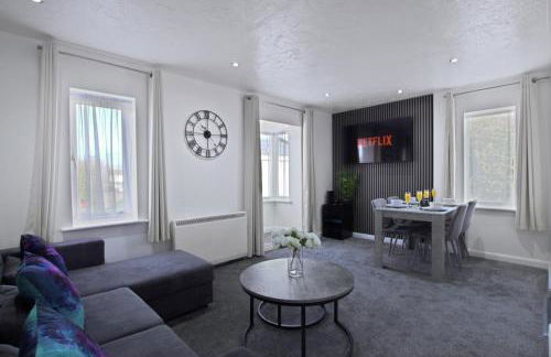 Stylish Cosy 2-Bed flat, fast Wi-Fi, Sky Sports, Sky Cinema & Netflix plus 2 free Parking bays - Foto 2