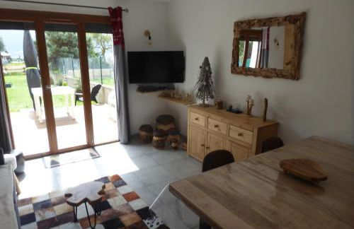 le chalet Cerdan - classé 3 étoiles - 5 personnes - 2 chambres- parking -garage-jardin-WIFI-rénové en 2023 - Foto 5