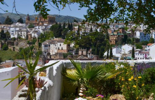 City Central Studio +Private Garden +Amazing View - Photo 22