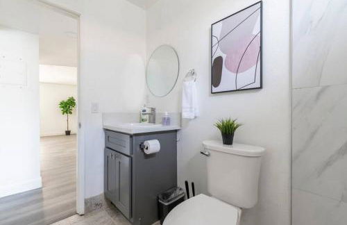 City Retreat Minutes to DT - Foto 30