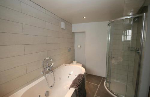 Putsborough Manor 3 Self Catering Cottages with Beach a short walk, dog friendly all year, On site Tennis, Play Area, Paddock, Spa baths, BBQ, Private Gardens, Superfast WIFI - Photo 24