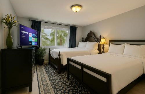 Entire house with Four Bedrooms, Hot Tub, BBQ, Private Backyard, FREE WiFi and Parking, near Seattle, EV - Foto 8