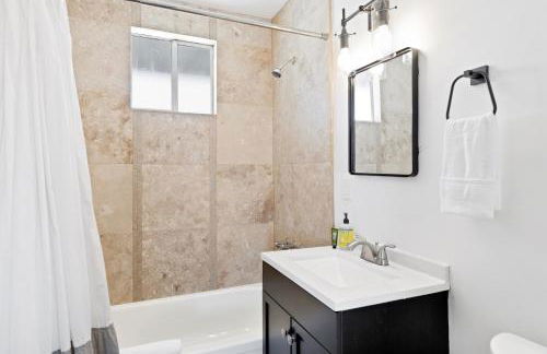 Closest to Park Entrance, Stars, Private - WKNDR Starside - Foto 24