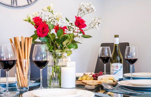 Progressive House 5 Bedrooms Inc Study with Sofabed, Garden, Smart TV in Every Bedroom FREE Parking - Foto 8