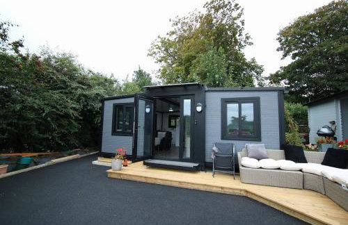 Sunset Retreat Cabin, Private Hot Tub with Mini Cinema Projector & Garden views - Foto 24