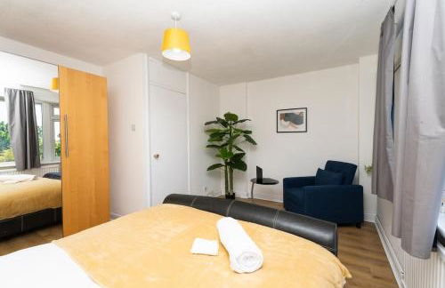 Homely Hornchurch - 5 Bed House - Foto 24