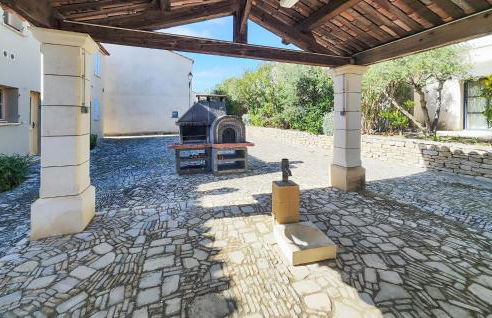 Awesome Home In Saint-Laurent-De-La-Ca With Wifi - Foto 7