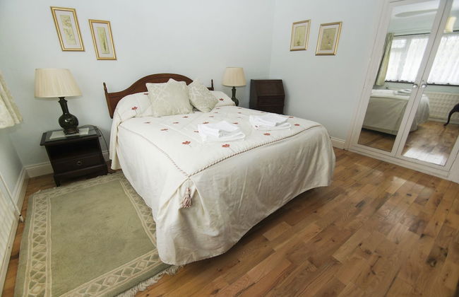 Dean Court Bungalow Parking by Brighton Holiday Lets - Photo 2