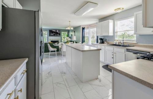 Modern Comfort Loves Park - Stylish 3BR Getaway - Foto 41