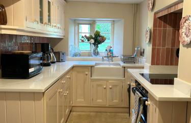 A Cotswold Gem, Sleeps 4, Pub Shop & Cafe in Village - Photo 17