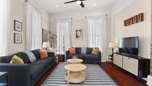 Marigny BD Surrounded by Music Food and Art - Foto 2