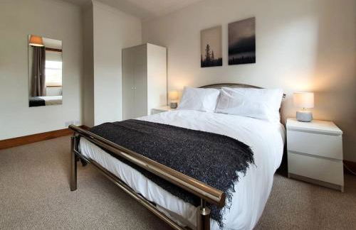 Parkgate Apartment - Near M90, Amazon, Edinburgh - Photo 10