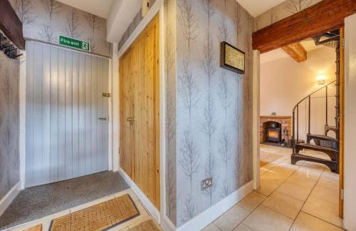 Cosy Lodge Getaway with Private Beach & Fireplace - Foto 22