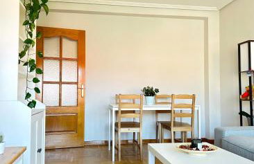 El pisín de Goya: piso luminoso con garaje a pie del centro de Oviedo. - Foto 2