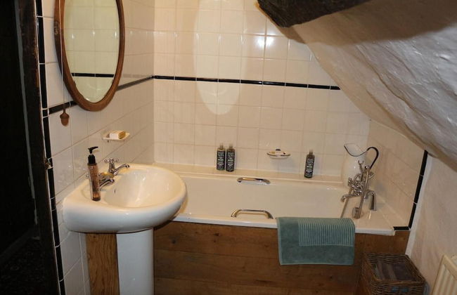 15th Century 3 Bedroom Cottage & Delightful Garden - Photo 12