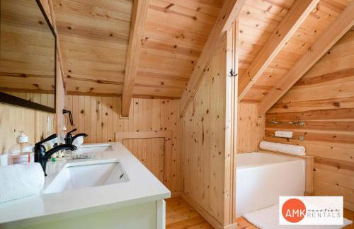 Wonderful Log Cabin near private beach and lake access - Foto 16