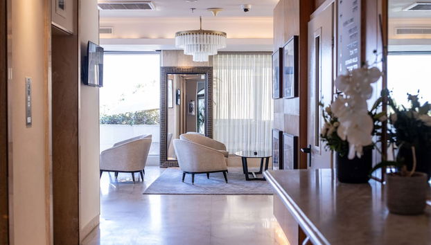 Coin salon dans le hall