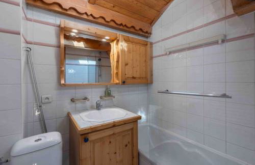 Appartement spacieux proche pistes avec piscine et parking - FR-1-566-71 - Foto 6