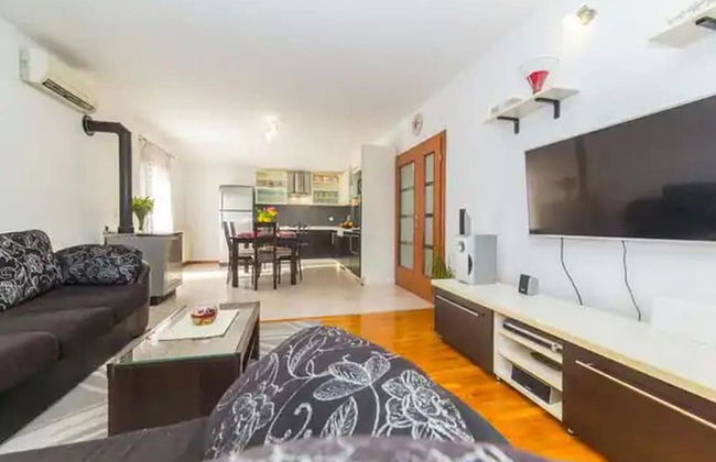 Hillside Villa in Trogir With Pool, Terrace, and Stunning City View - Foto 19