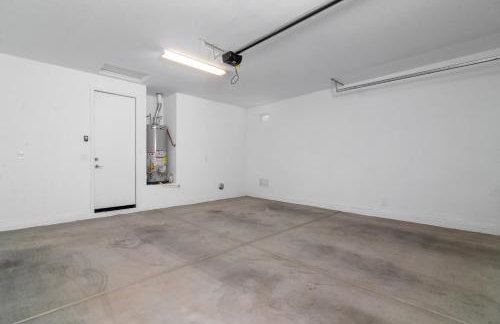 Stylish & Bright Gem ~ King/Queen Beds ~ Backyard! - Foto 31