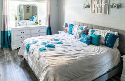 Modern 3BR Home, Saltwater Pool, Fenced Yard - Foto 18