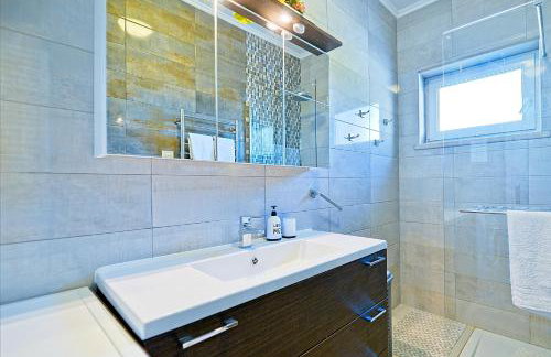 Art Apartments Postira - Photo 10