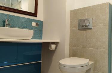 chaty, niebieskie drzwi - Foto 6